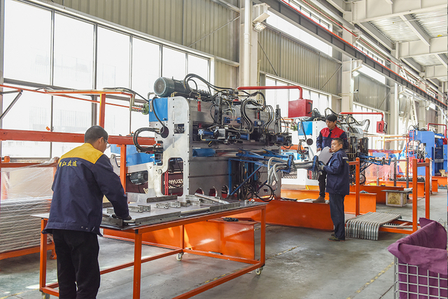 Qualit&auml;tspr&uuml;fungs- und OEM-Fertigungstestbereich f&uuml;r kundenspezifische Trampoline