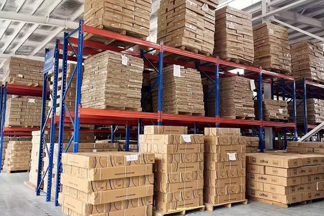 Lager zur Lagerung individueller Spielplatzl&ouml;sungen und OEM-Trampolinkomponenten