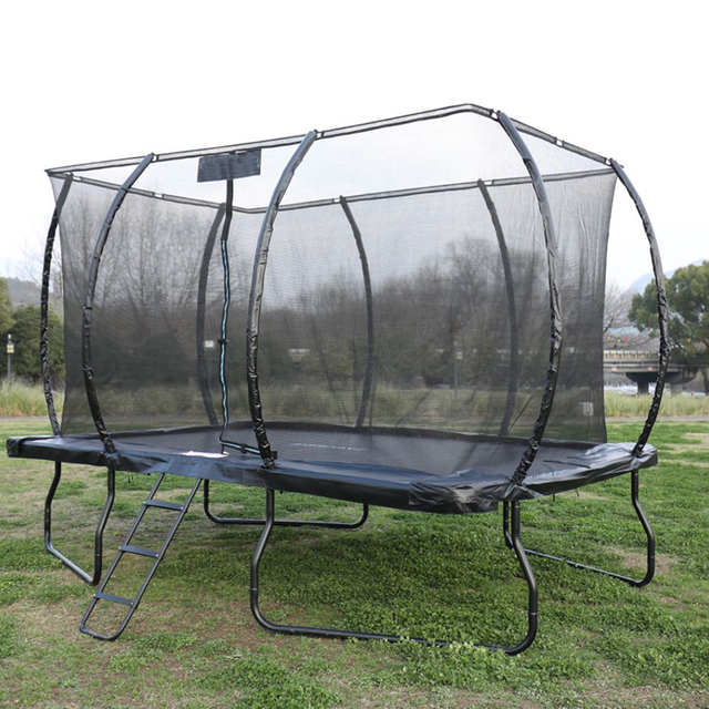 Rechteckiges Trampolin mit W-Beinen