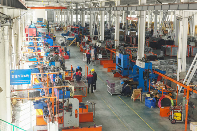 Kundenspezifische OEM-Fertigungsanlage f&uuml;r Trampoline mit automatisierten Produktionslinien